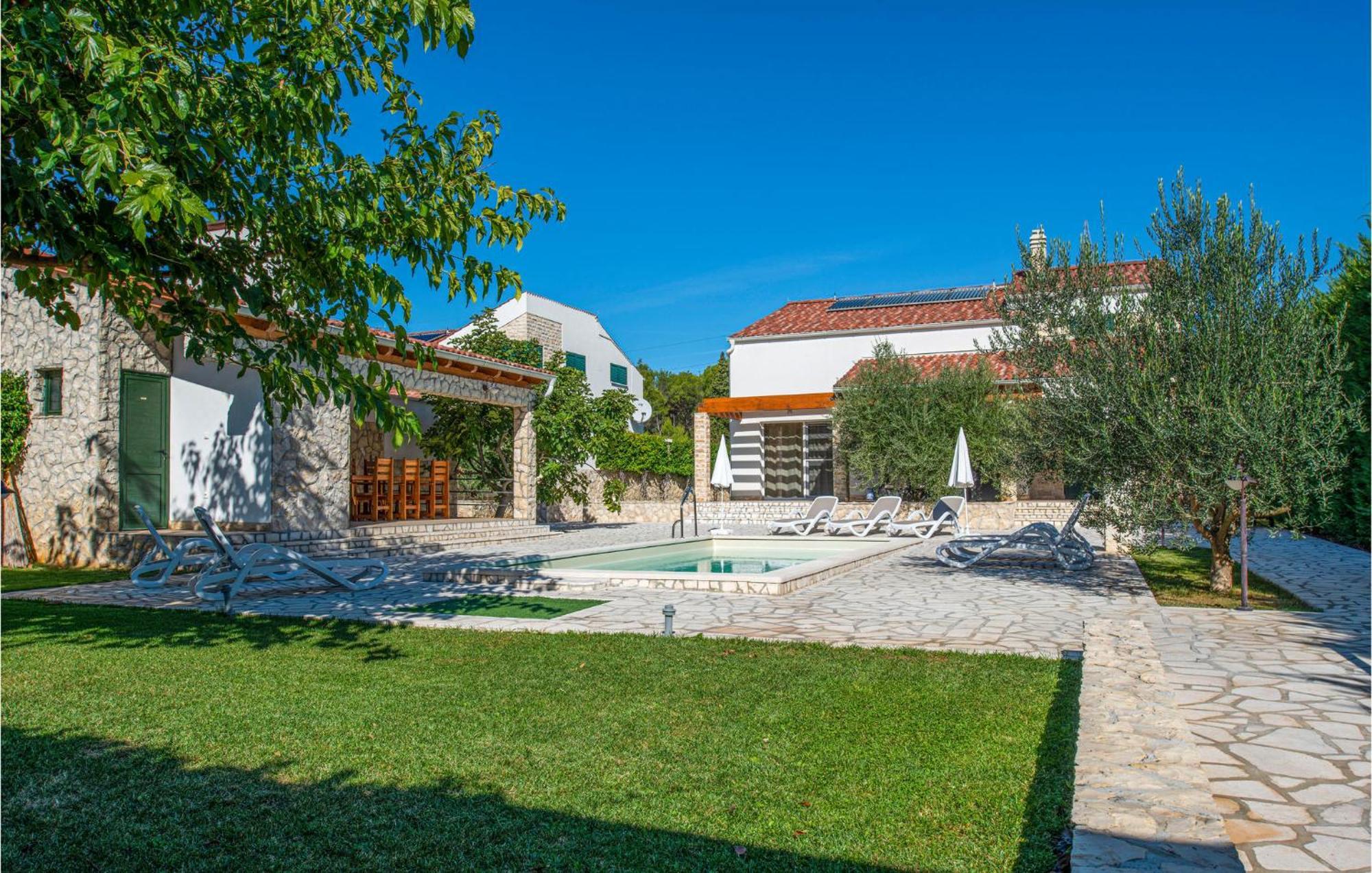 Lovely Home In Sibenik With Wifi 外观 照片